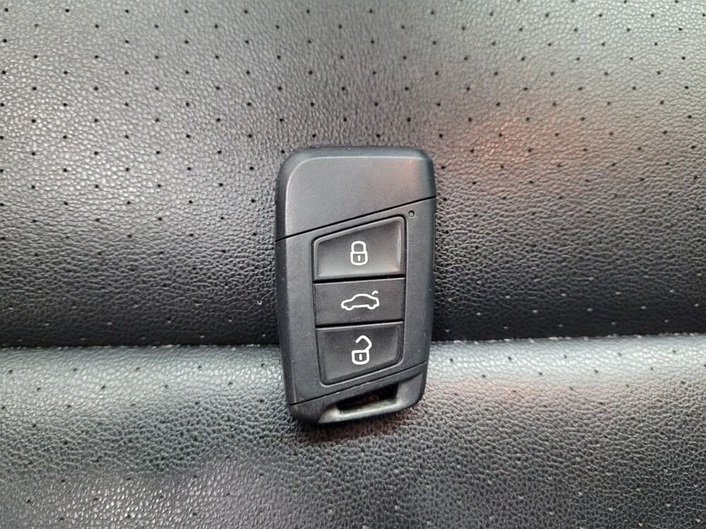 2020 Volkswagen Atlas in Las Vegas, NV 89104 - 18131523 32