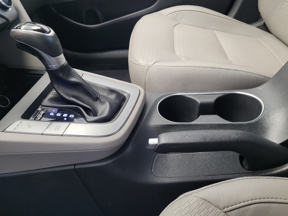 2017 Hyundai Elantra in Huntsville, AL 35816 - 18131580 26