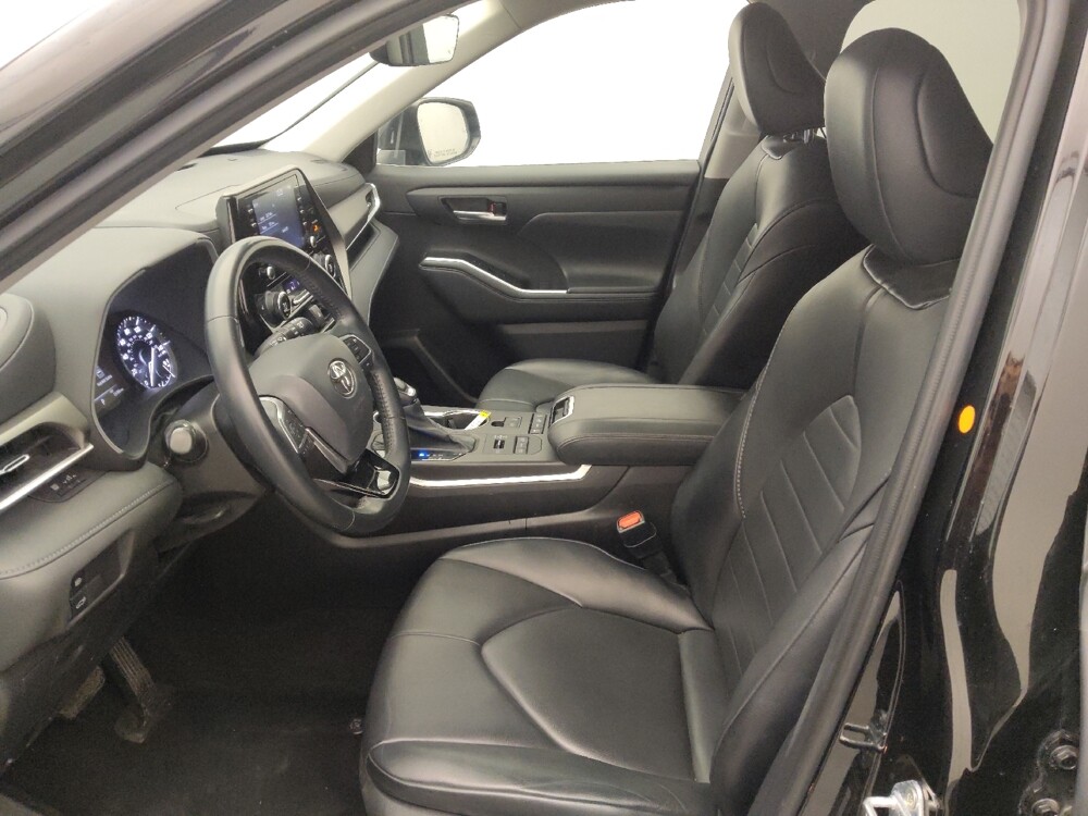 2021 Toyota Highlander in Live Oak, TX 78233 - 18131589 17