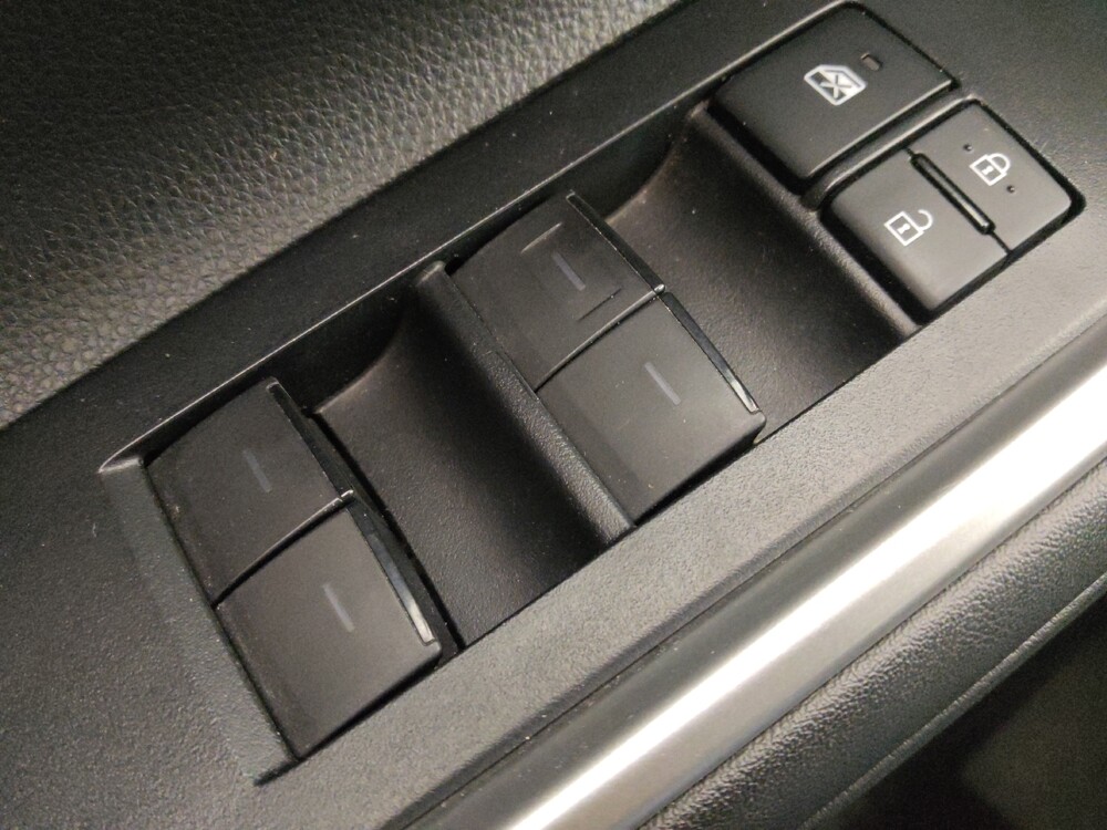 2021 Toyota Highlander in Live Oak, TX 78233 - 18131589 27