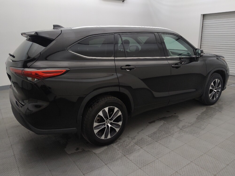 2021 Toyota Highlander in Live Oak, TX 78233 - 18131589 10