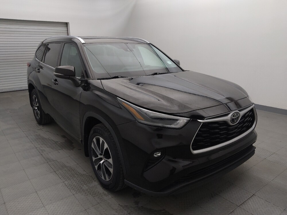 2021 Toyota Highlander in Live Oak, TX 78233 - 18131589 13