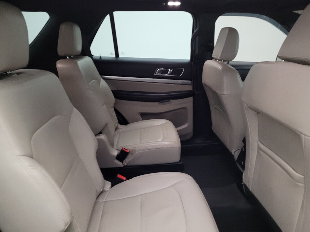 2018 Ford Explorer in Cincinnati, OH 45255 - 18131600 19