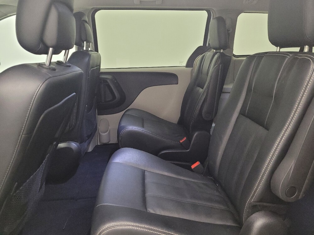 2016 Chrysler Town & Country in Miamisburg, OH 45342 - 18131605 18