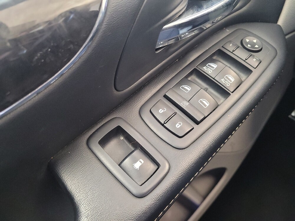 2016 Chrysler Town & Country in Miamisburg, OH 45342 - 18131605 27