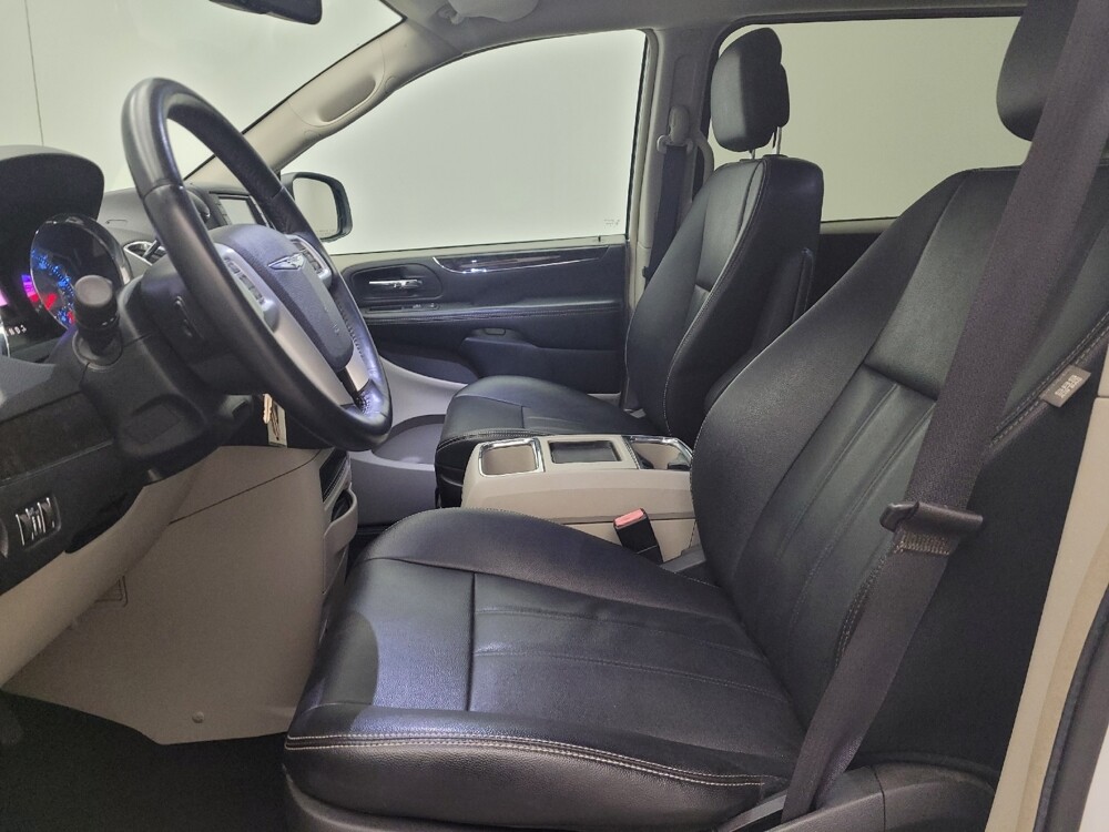 2016 Chrysler Town & Country in Miamisburg, OH 45342 - 18131605 17