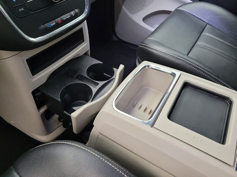 2016 Chrysler Town & Country in Miamisburg, OH 45342 - 18131605 26