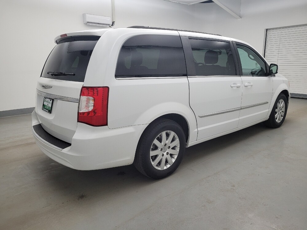 2016 Chrysler Town & Country in Miamisburg, OH 45342 - 18131605 10