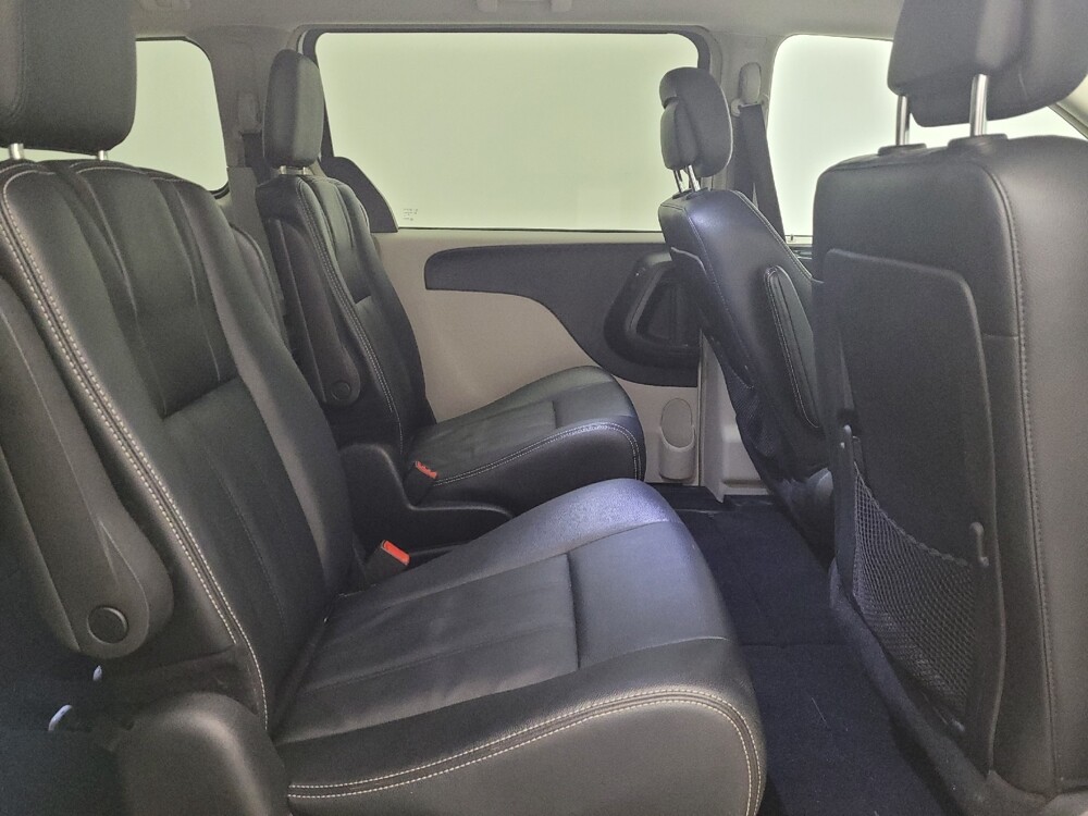 2016 Chrysler Town & Country in Miamisburg, OH 45342 - 18131605 19