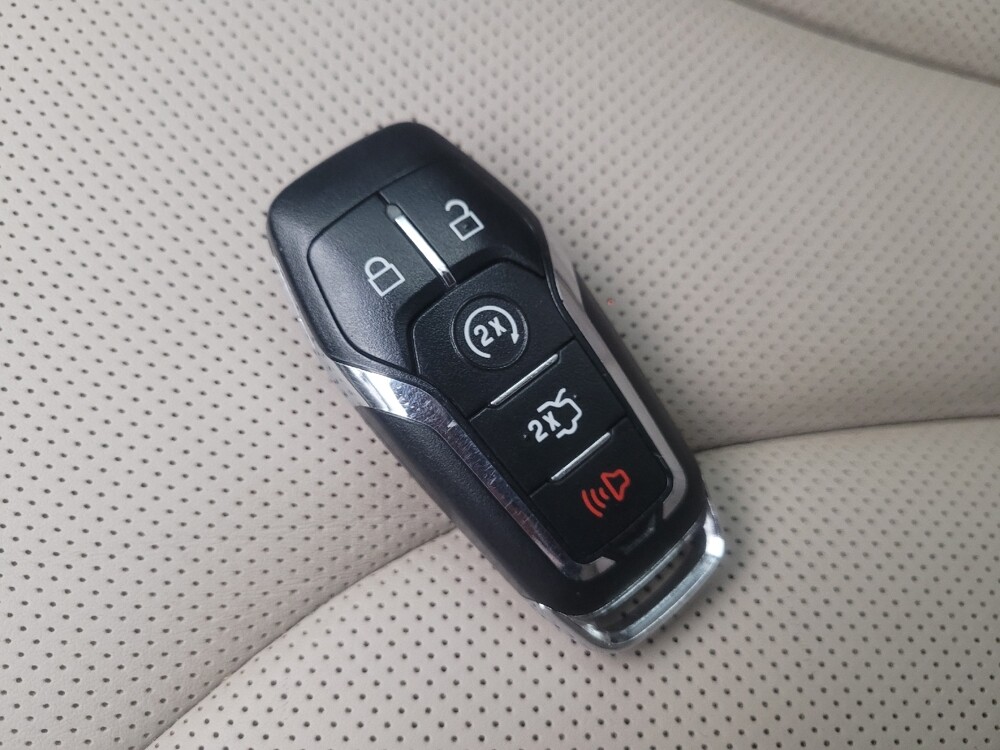 2017 Lincoln MKX in Phoenix, AZ 85015 - 18131643 32