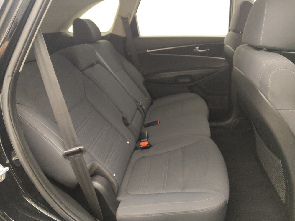 2018 Kia Sorento in Houston, TX 77074 - 18131662 19
