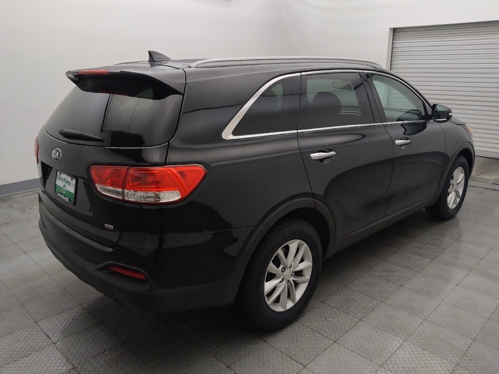 2018 Kia Sorento in Houston, TX 77074 - 18131662 9