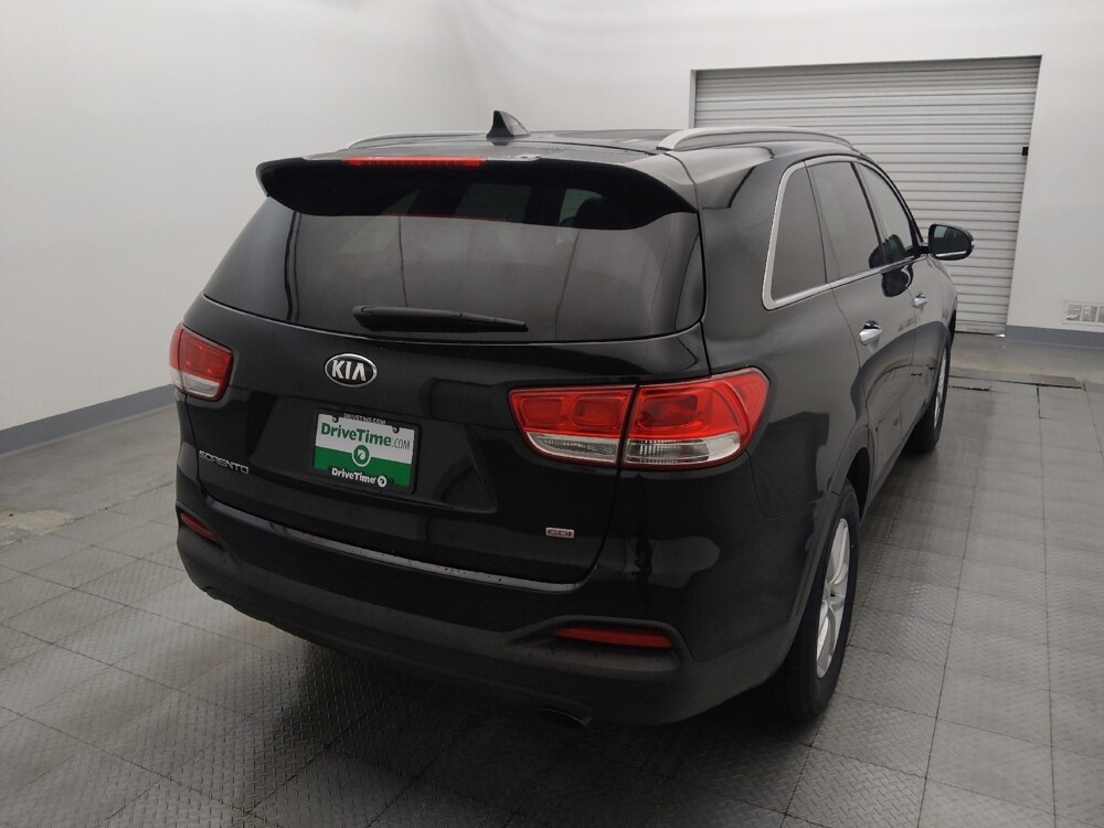 2018 Kia Sorento in Houston, TX 77074 - 18131662 7