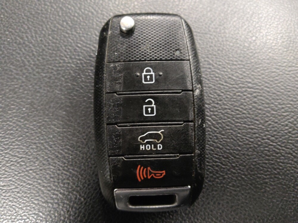 2018 Kia Sorento in Houston, TX 77074 - 18131662 32