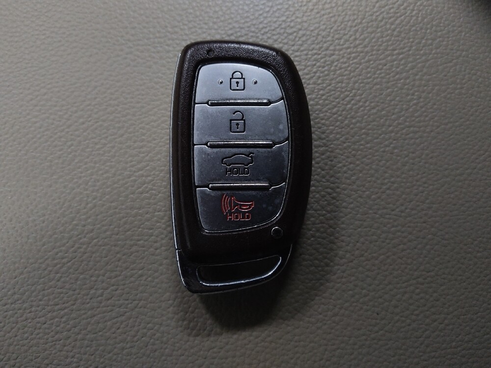 2017 Hyundai Elantra in Conyers, GA 30094 - 18131666 32