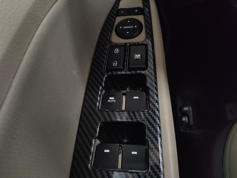 2017 Hyundai Elantra in Conyers, GA 30094 - 18131666 27