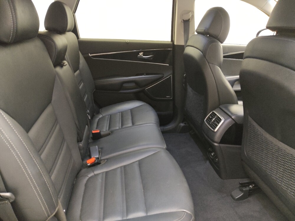 2017 Kia Sorento in Ocala, FL 34471 - 18131677 19