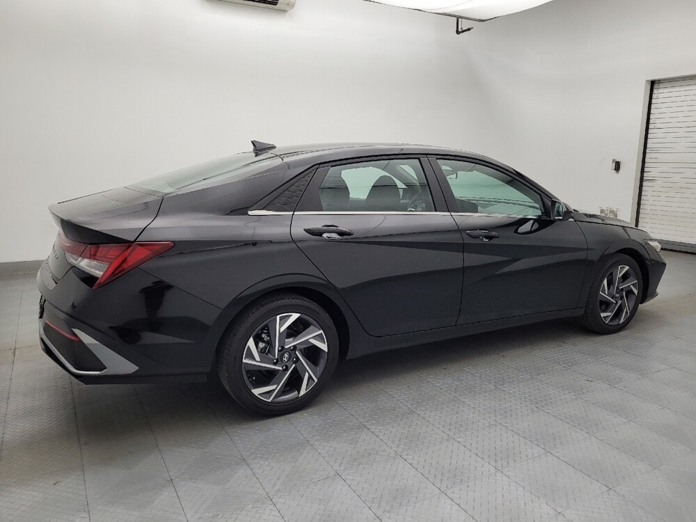 2025 Hyundai Elantra in Greensboro, NC 27407 - 18131687 10