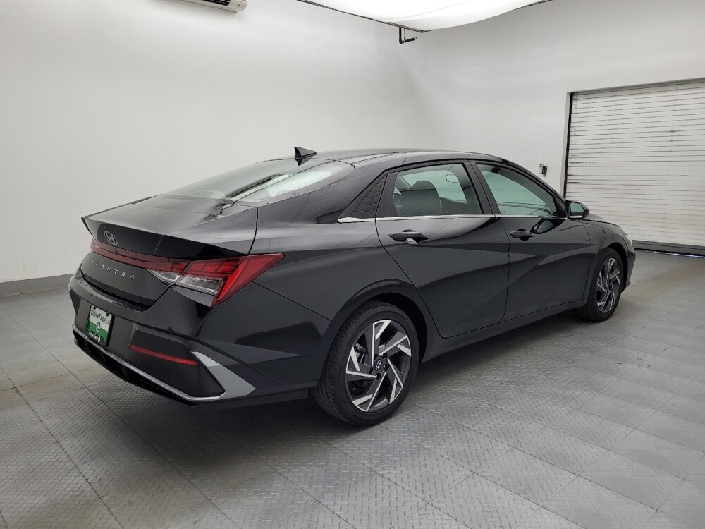 2025 Hyundai Elantra in Greensboro, NC 27407 - 18131687 9
