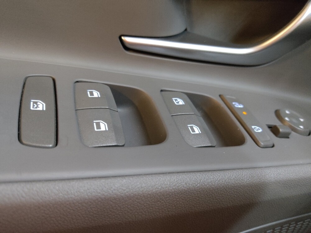 2025 Hyundai Elantra in Greensboro, NC 27407 - 18131687 27