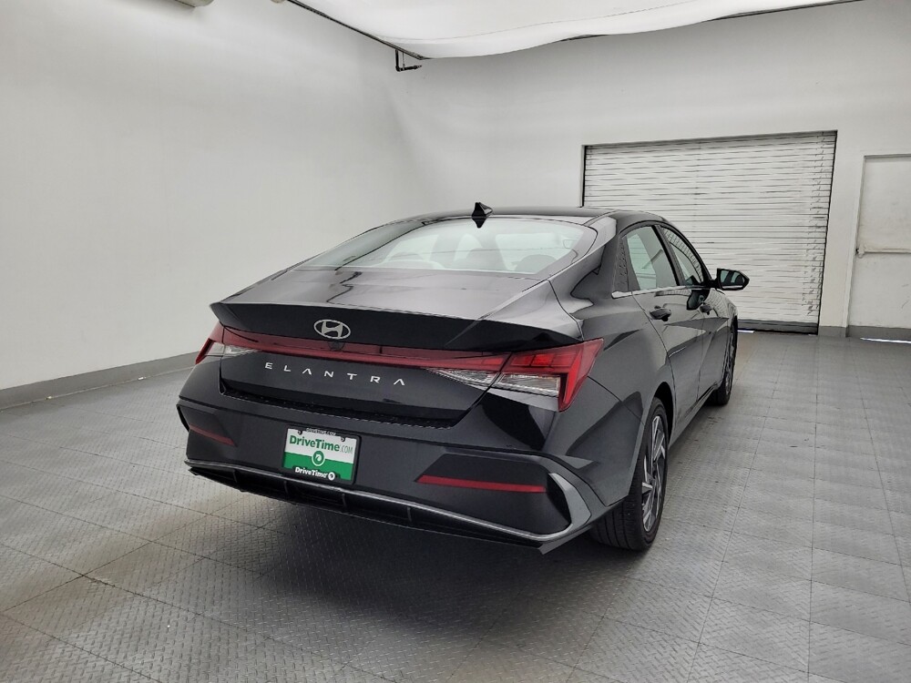2025 Hyundai Elantra in Greensboro, NC 27407 - 18131687 7