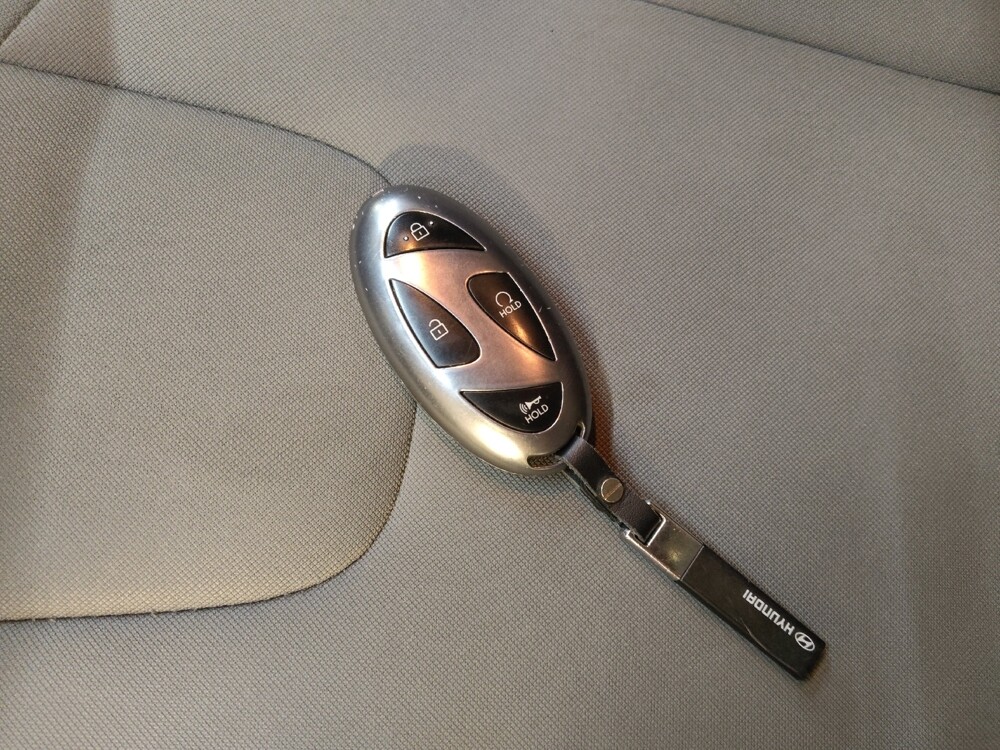 2025 Hyundai Elantra in Greensboro, NC 27407 - 18131687 32