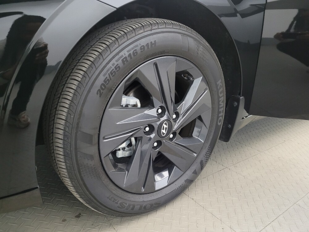 2023 Hyundai Elantra in New Castle, DE 19720 - 18131705 31