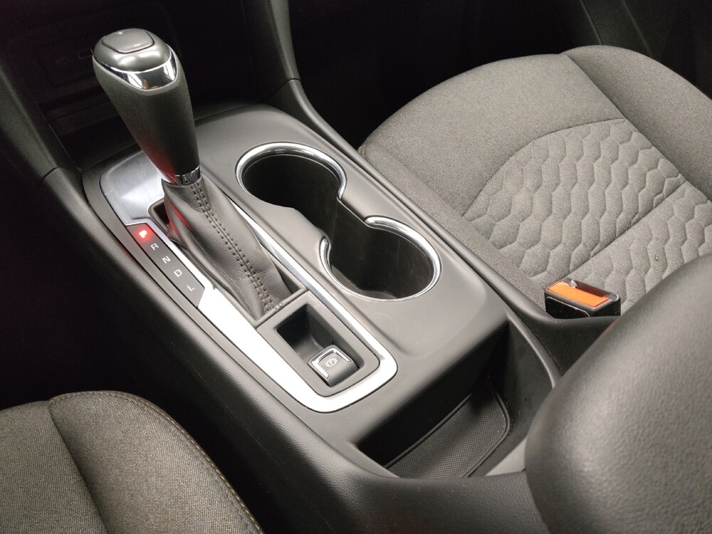 2020 Chevrolet Equinox in Indianapolis, IN 46222 - 18131709 26