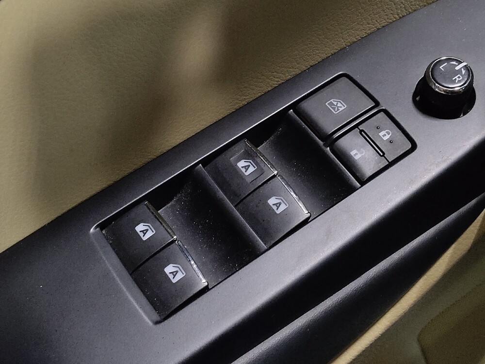 2019 Toyota Highlander in Lewisville, TX 75067 - 18131804 27