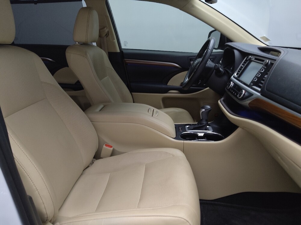 2019 Toyota Highlander in Lewisville, TX 75067 - 18131804 21