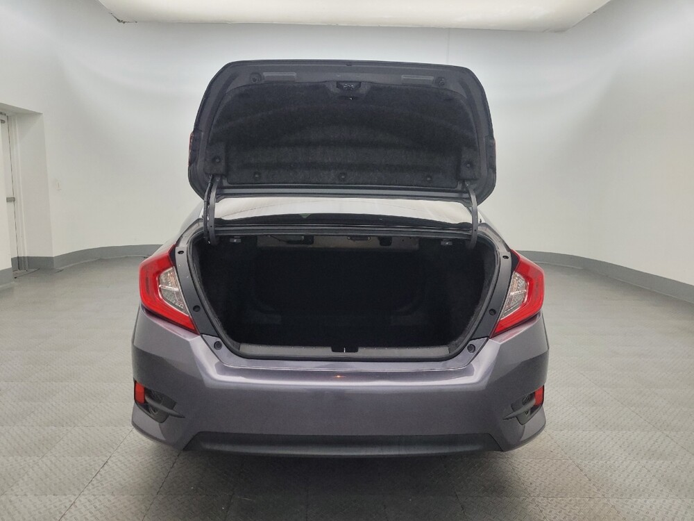 2017 Honda Civic in Glendale, AZ 85301 - 18131815 29