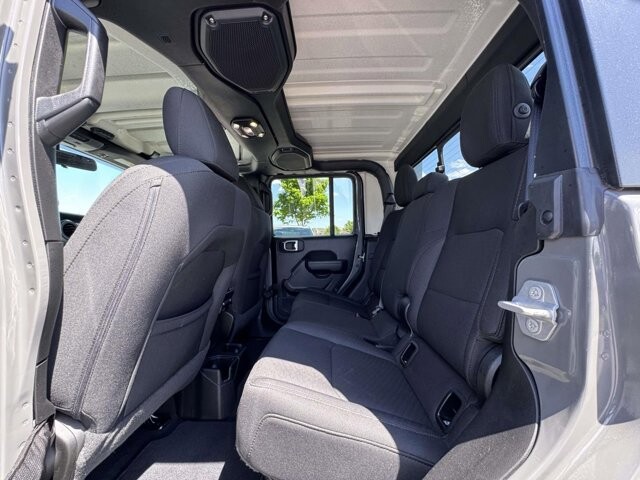 2022 Jeep Gladiator in Winchester, VA 22602 - 18131898 13