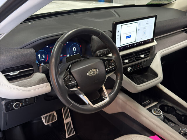 2025 Ford Explorer in Burlington, WI 53105 - 18131919 19