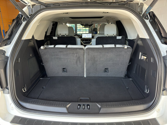 2025 Ford Explorer in Burlington, WI 53105 - 18131919 22