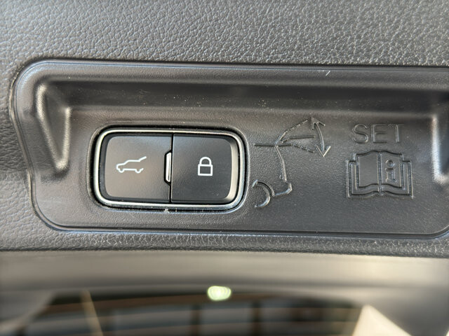 2025 Ford Explorer in Burlington, WI 53105 - 18131919 24