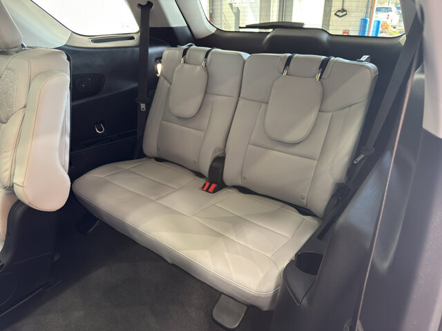 2025 Ford Explorer in Burlington, WI 53105 - 18131919 13