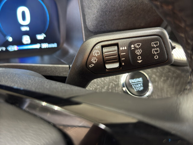 2025 Ford Explorer in Burlington, WI 53105 - 18131919 29