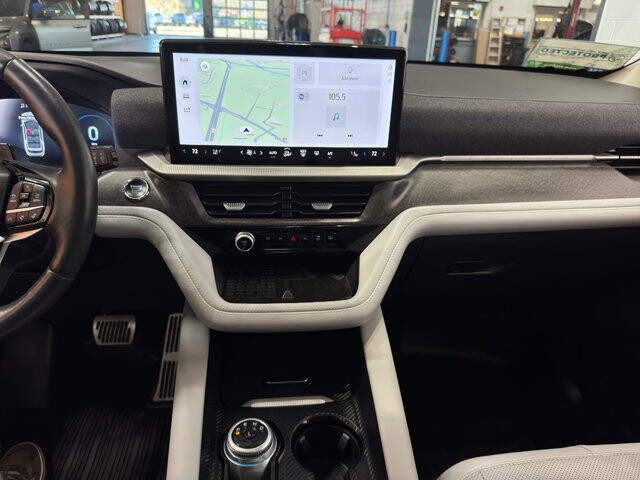 2025 Ford Explorer in Burlington, WI 53105 - 18131919 31