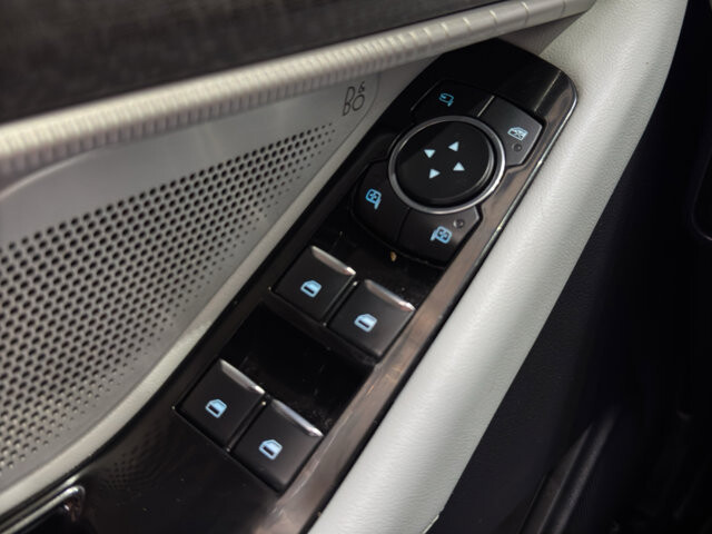 2025 Ford Explorer in Burlington, WI 53105 - 18131919 36