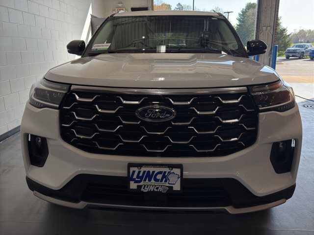 2025 Ford Explorer in Burlington, WI 53105 - 18131919 8