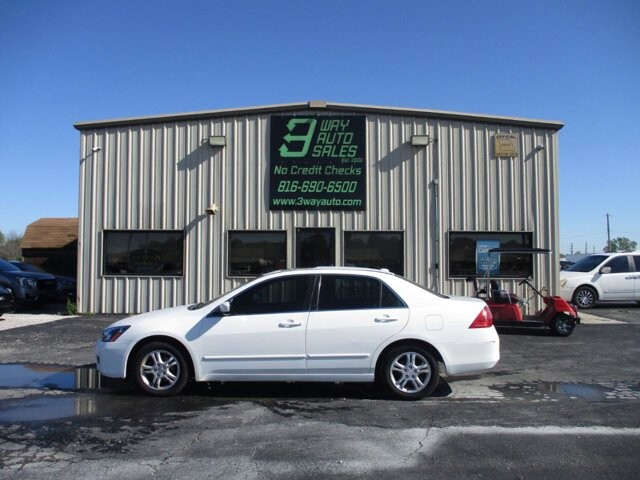 2006 Honda Accord in Oak Grove, MO 64075 - 18131922 8