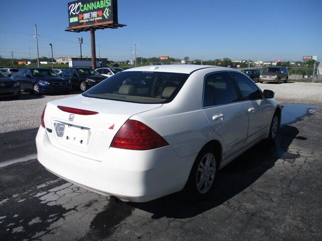 2006 Honda Accord in Oak Grove, MO 64075 - 18131922 5