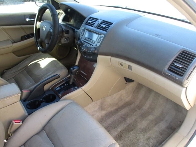 2006 Honda Accord in Oak Grove, MO 64075 - 18131922 10