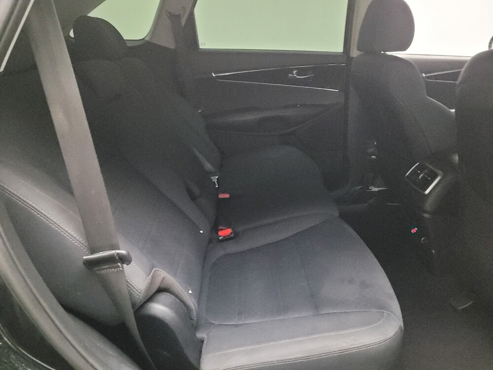 2019 Kia Sorento in Downey, CA 90241 - 18131946 19