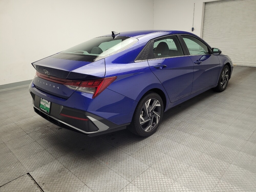 2025 Hyundai Elantra in Downey, CA 90241 - 18131950 9