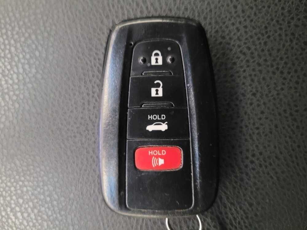 2018 Toyota Camry in Riverside, CA 92504 - 18131963 32