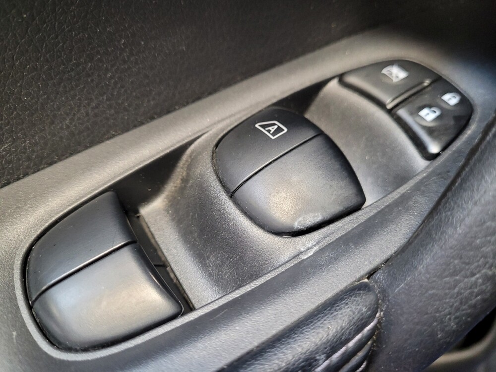 2019 Nissan Rogue in Fresno, CA 93726 - 18131969 27