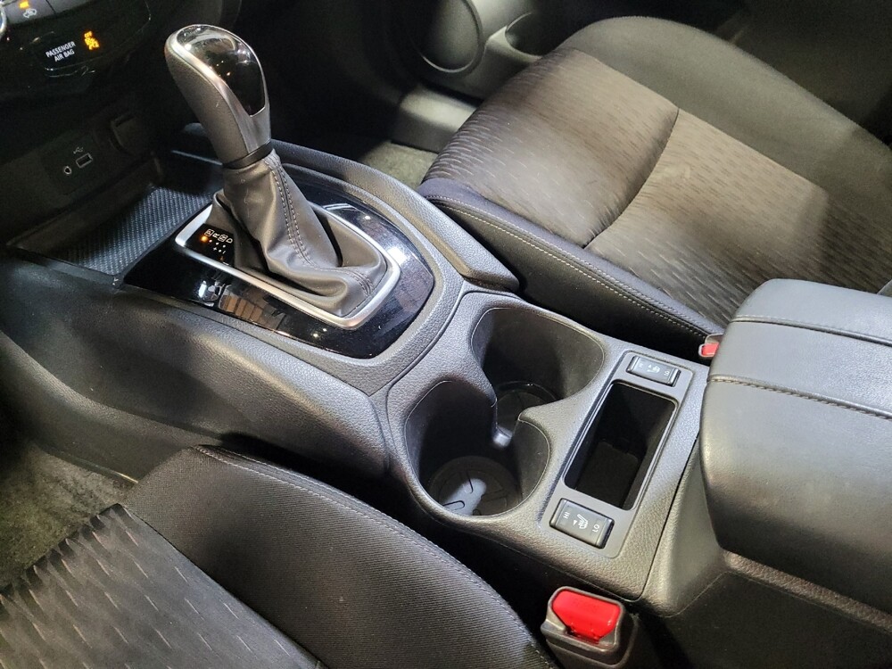 2019 Nissan Rogue in Fresno, CA 93726 - 18131969 26