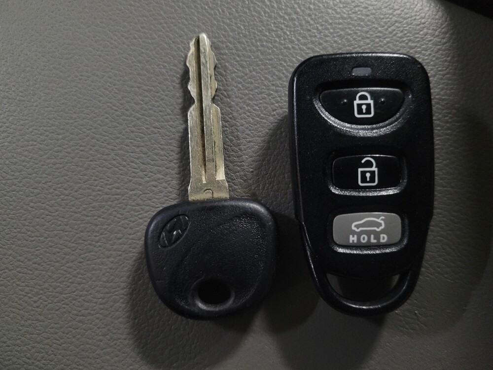 2019 Hyundai Elantra in Duluth, GA 30096 - 18132002 32