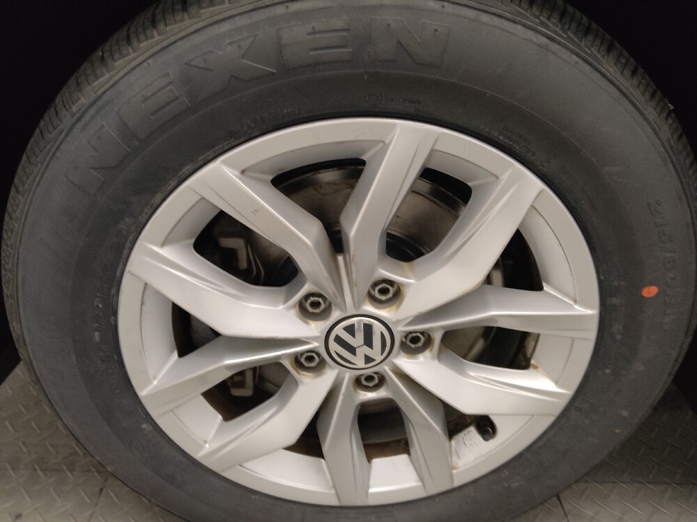 2017 Volkswagen Passat in Stone Mountain, GA 30083 - 18132009 31